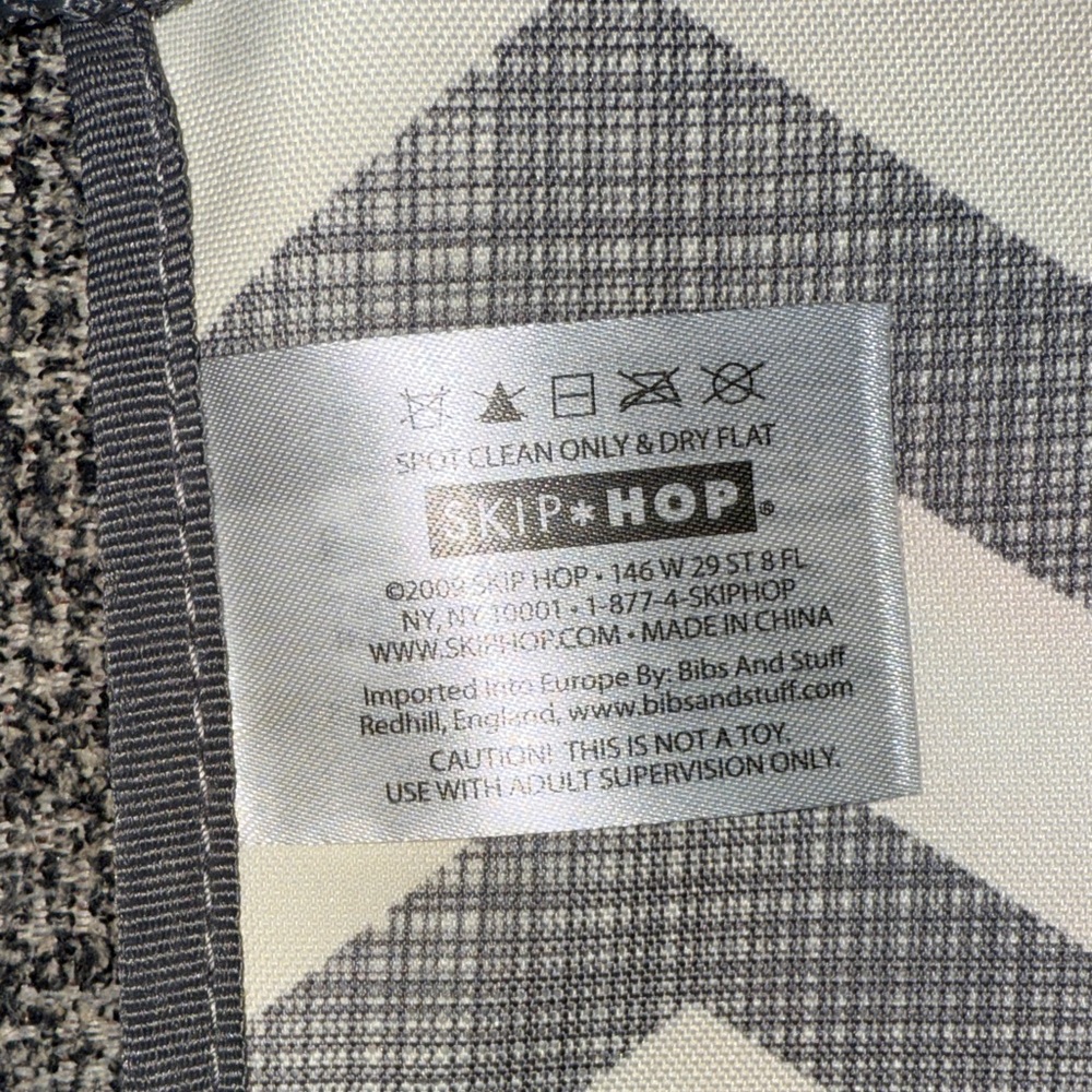 Skip Hop Chevron Pattern Changing Pad - Picture 4 of 4